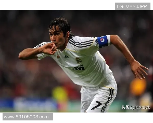 16位退役足球球星辉煌生涯与绿茵传奇故事全景回顾