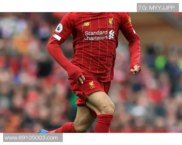 英国足球球星遭抢劫事件曝光引发广泛关注安全问题与社会反响