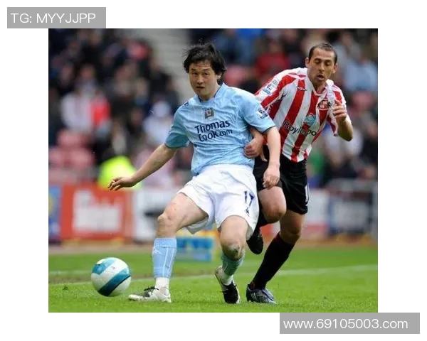 足球球星赛后安慰孩子哭泣瞬间感动全场父爱如山温情满满